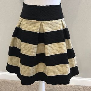 Xhilaration Black & Gold Pleated Skirt - M